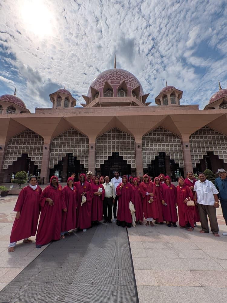 KSR Tours clients at Putra Mosque Malaysia