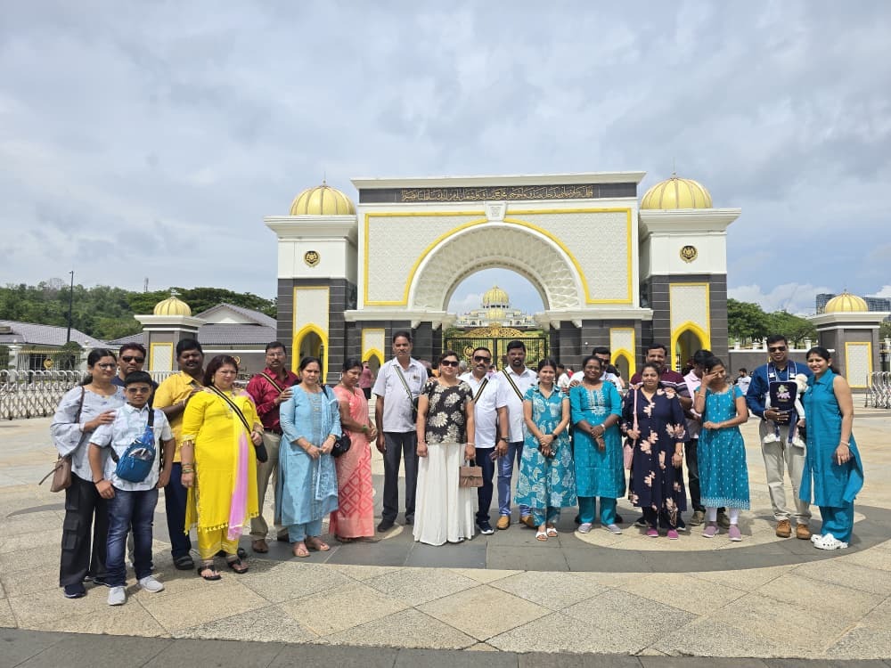 KSR Tours clients at Istana Negara Malaysia